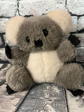 Vintage 1970s Knickerbocker Animals of Distinction Koala Bear Plush (VTPL-02)